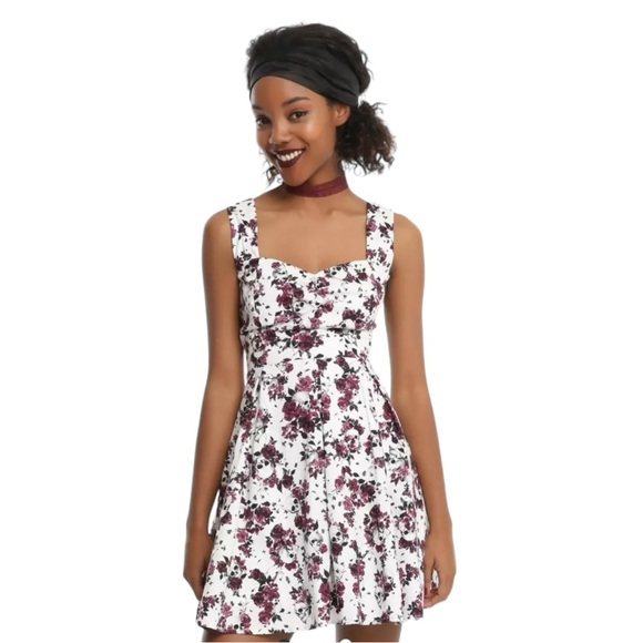 HOT TOPIC White Skull & Floral Print Fit & Flare Dress Corset Back Roses Goth - Picture 9 of 9